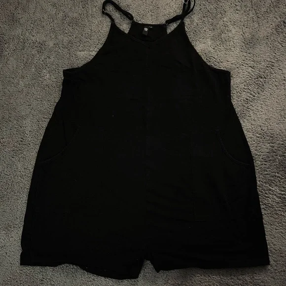 Romper Women’s Black Sleeveless with adjustable Straps and pockets - Picture 2 of 4